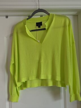 NWT Lumiere Oversized Medium Neon Lime Lightweight V-Neck Pullover Crop Top